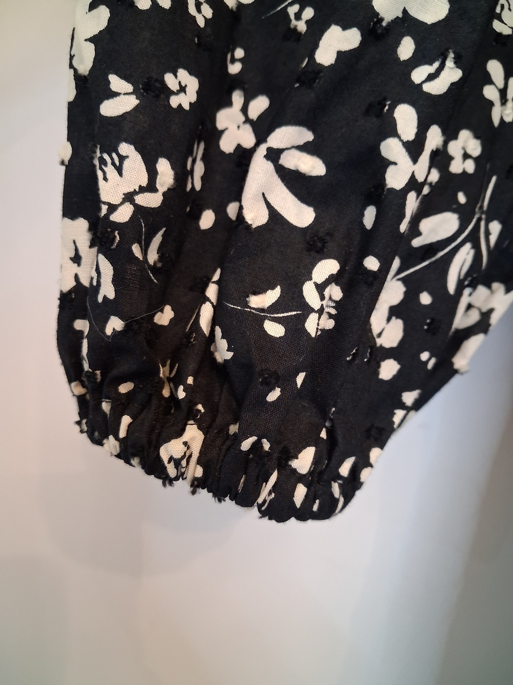Who What Wear Black & White Floral Tiered Mini Dress - Picture 5 of 10